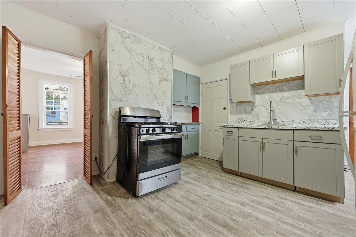 132 THORNE ST Unit: 2