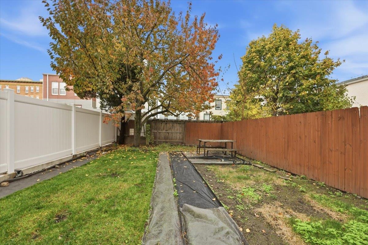 132 THORNE ST Unit: 2