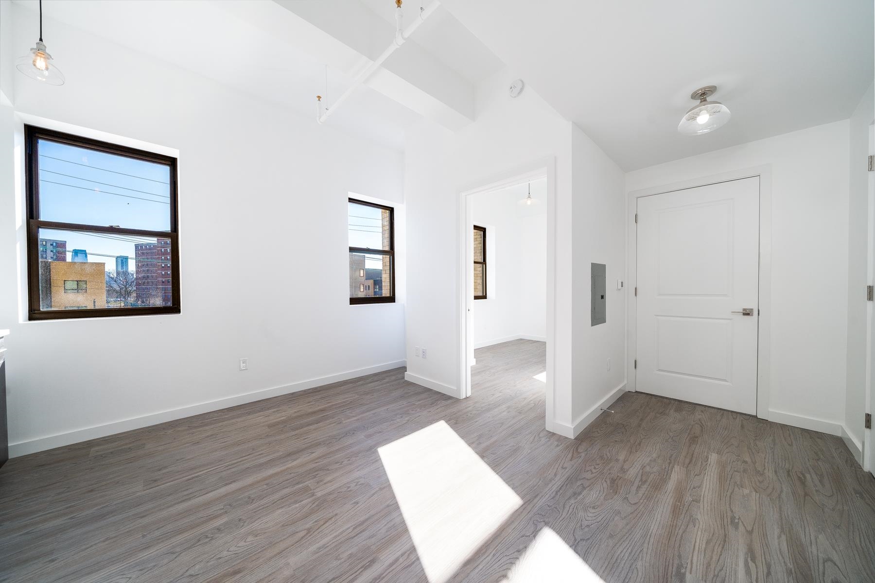 201 CORNELISON AVE Unit: 606