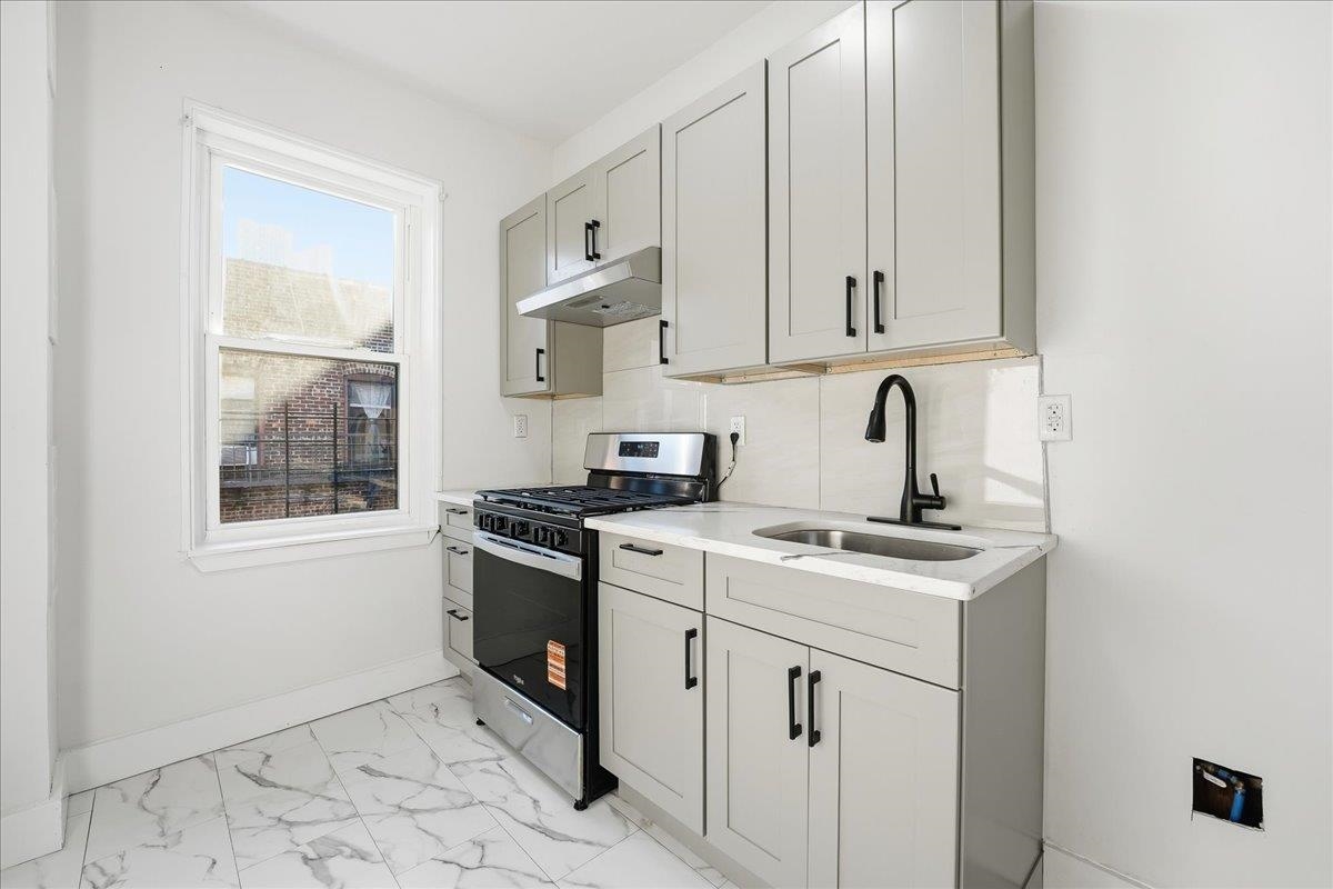 117 CORBIN AVE Unit: 405