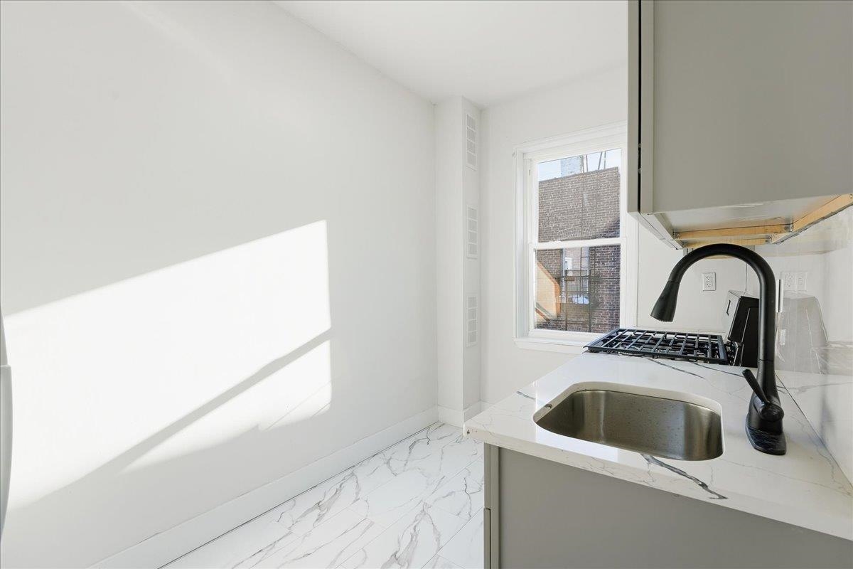 117 CORBIN AVE Unit: 405