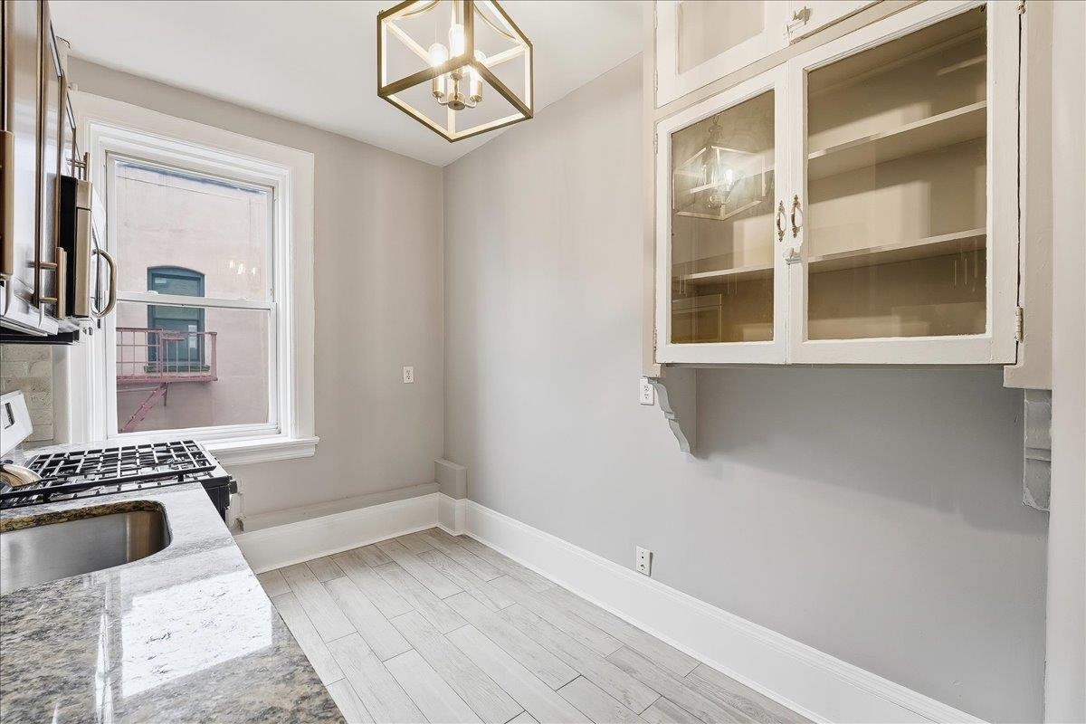 134 CLIFTON PL Unit: 5