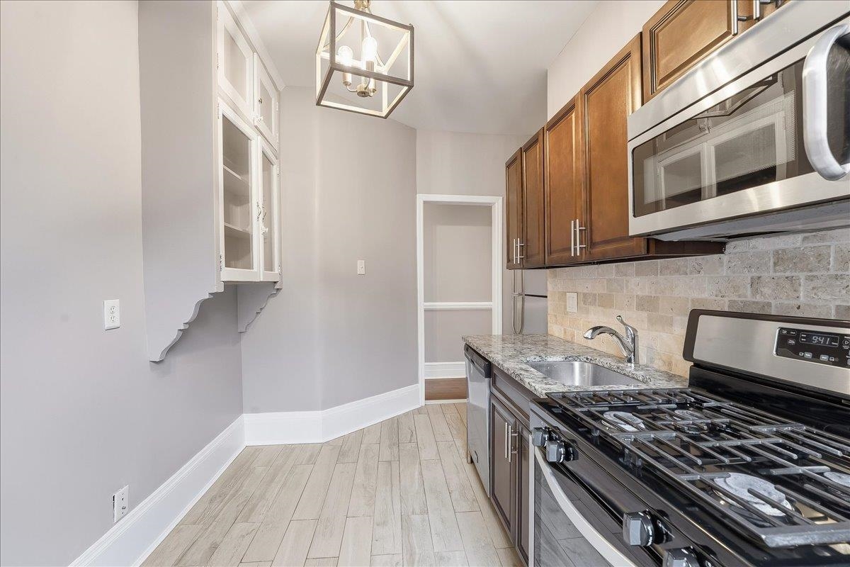 134 CLIFTON PL Unit: 5