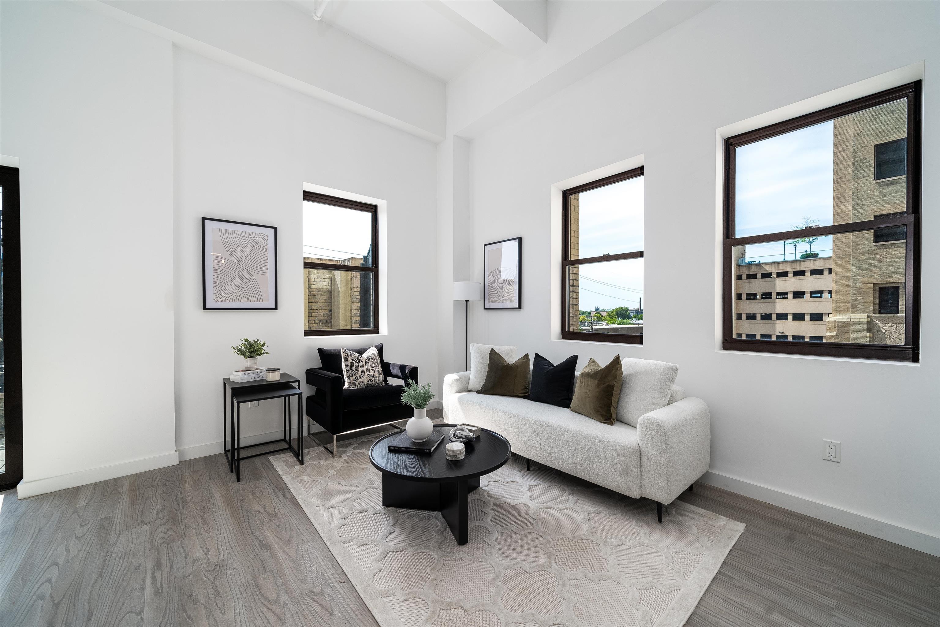 201 CORNELISON AVE Unit: 401