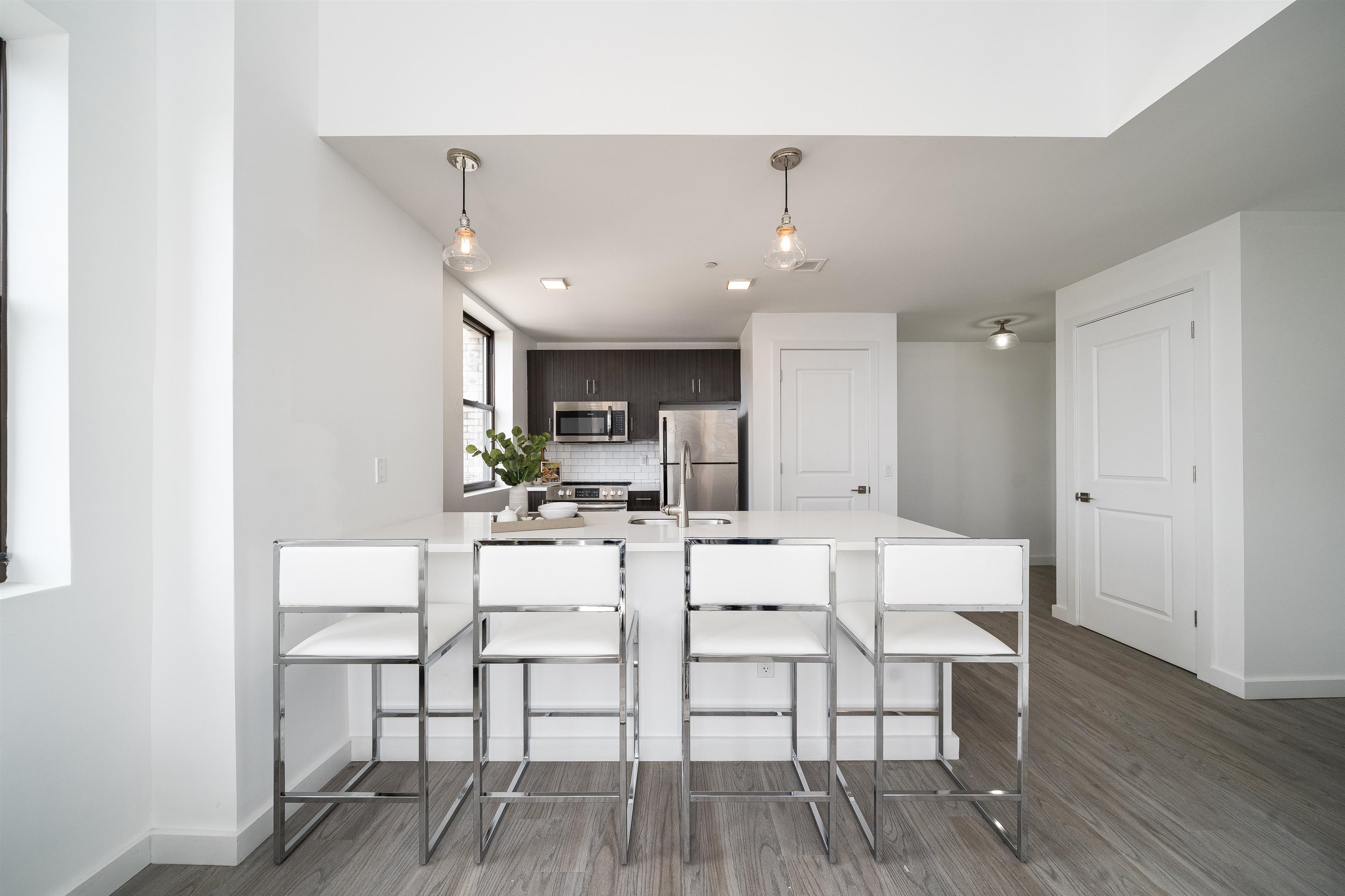 201 CORNELISON AVE Unit: 401