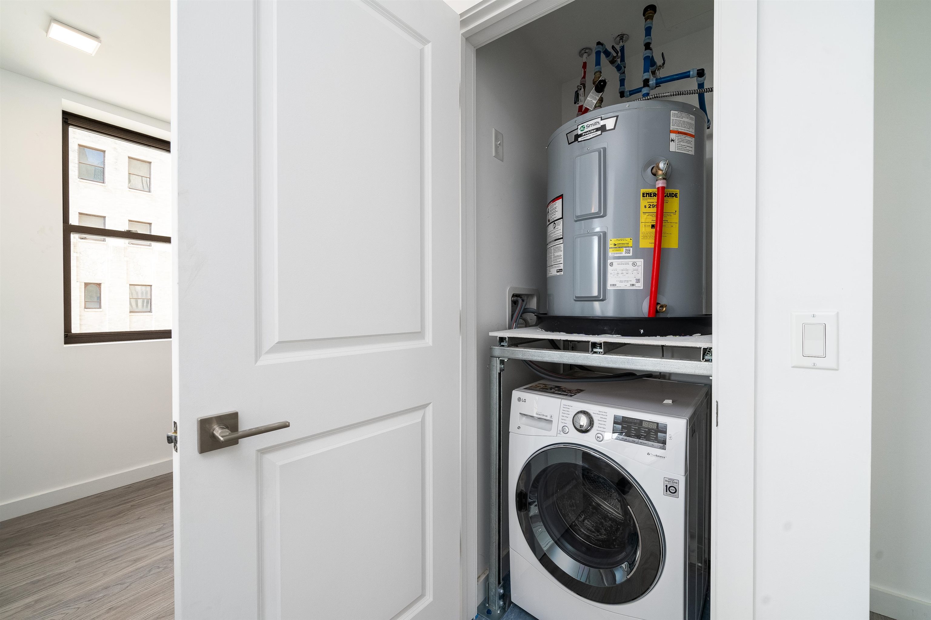 201 CORNELISON AVE Unit: 401