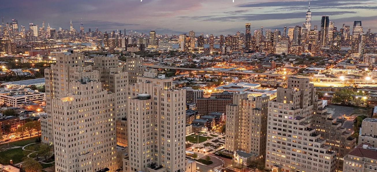 201 CORNELISON AVE Unit: 401