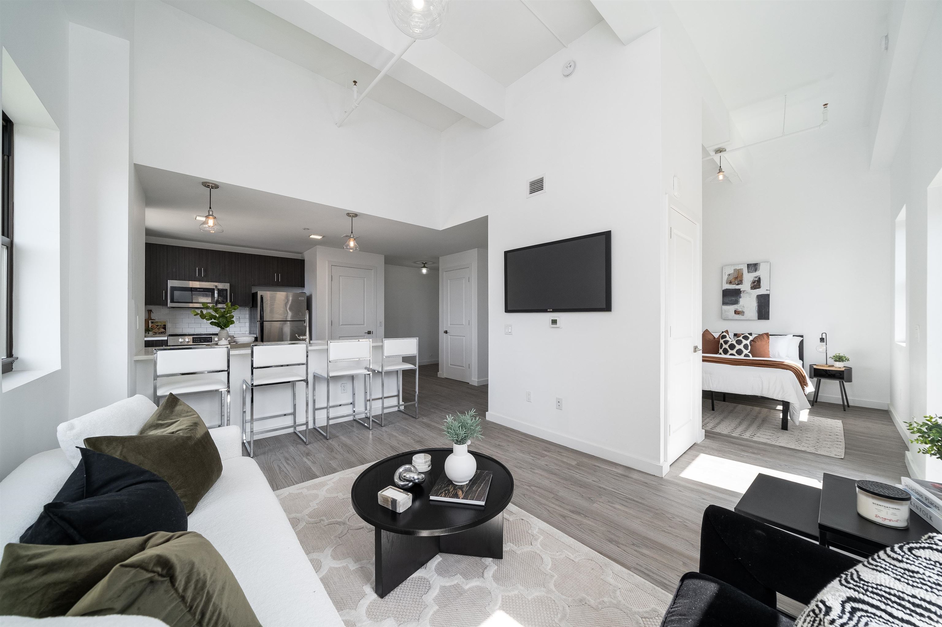 201 CORNELISON AVE Unit: 401