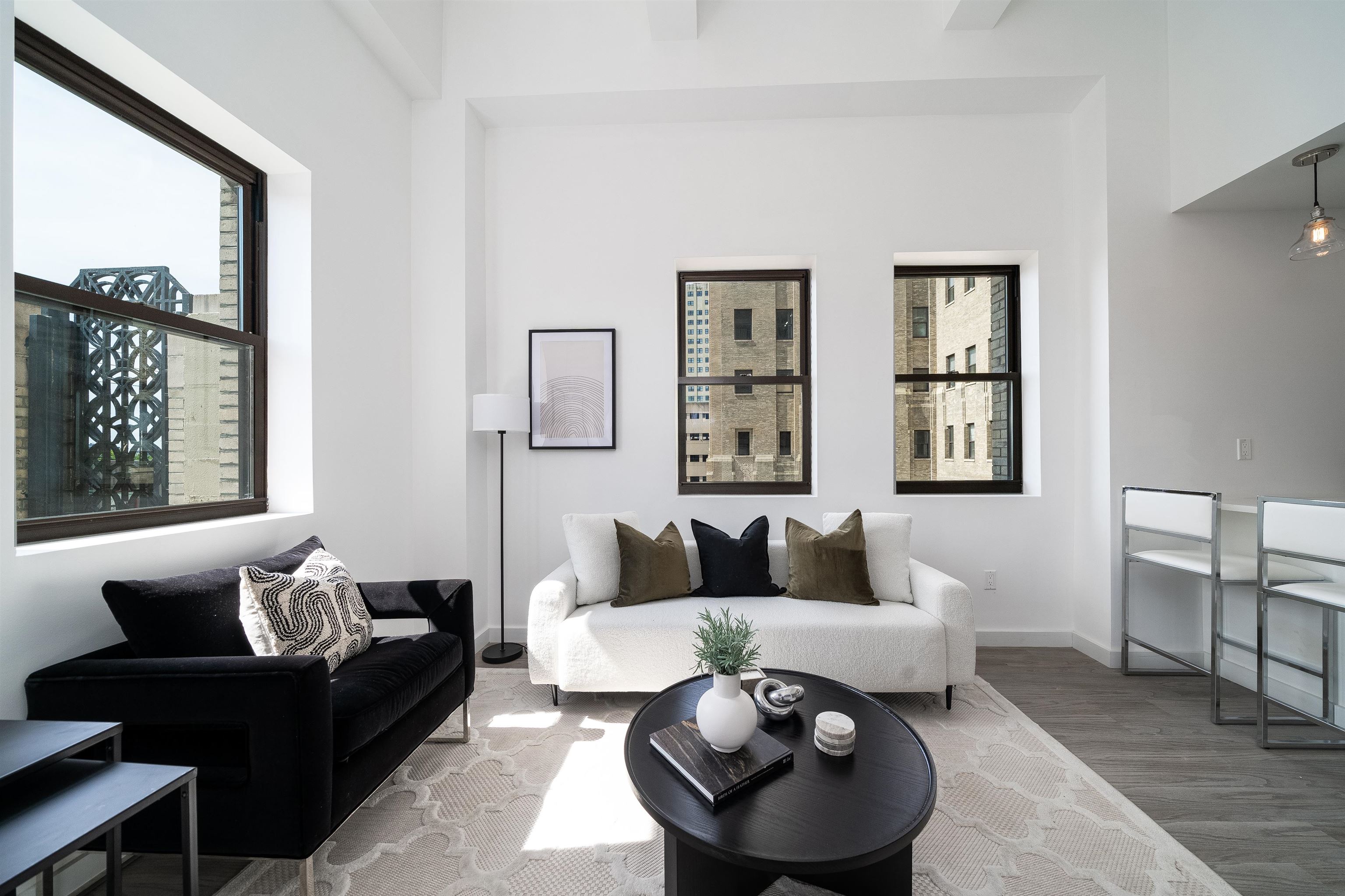 201 CORNELISON AVE Unit: 401