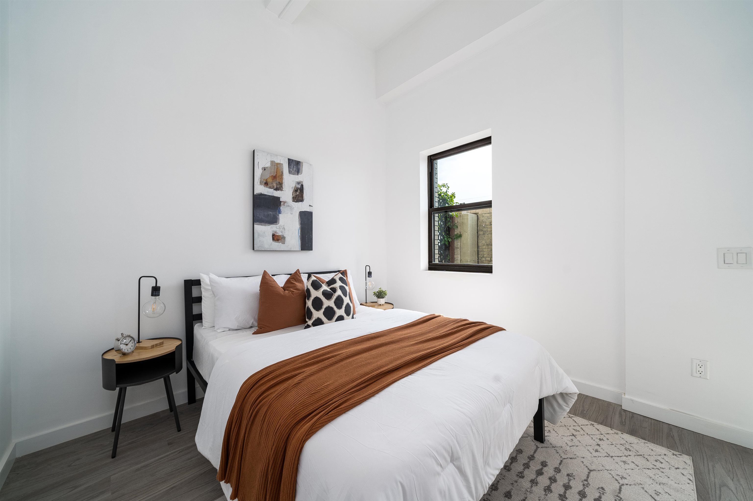 201 CORNELISON AVE Unit: 401