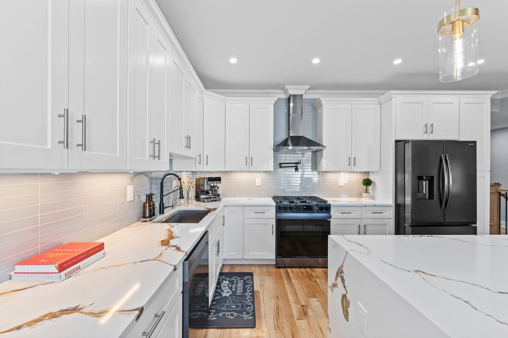 335 VIRGINIA AVE Unit: 2