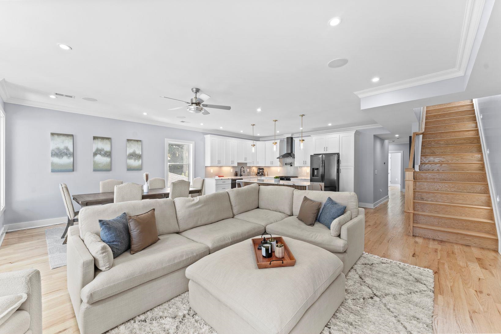 335 VIRGINIA AVE Unit: 2