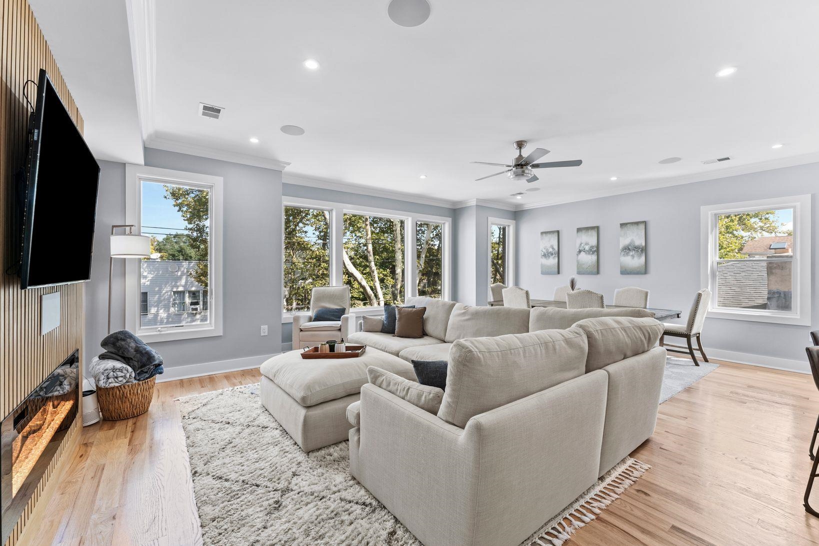 335 VIRGINIA AVE Unit: 2