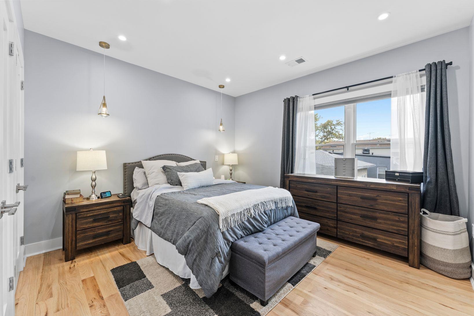 335 VIRGINIA AVE Unit: 2