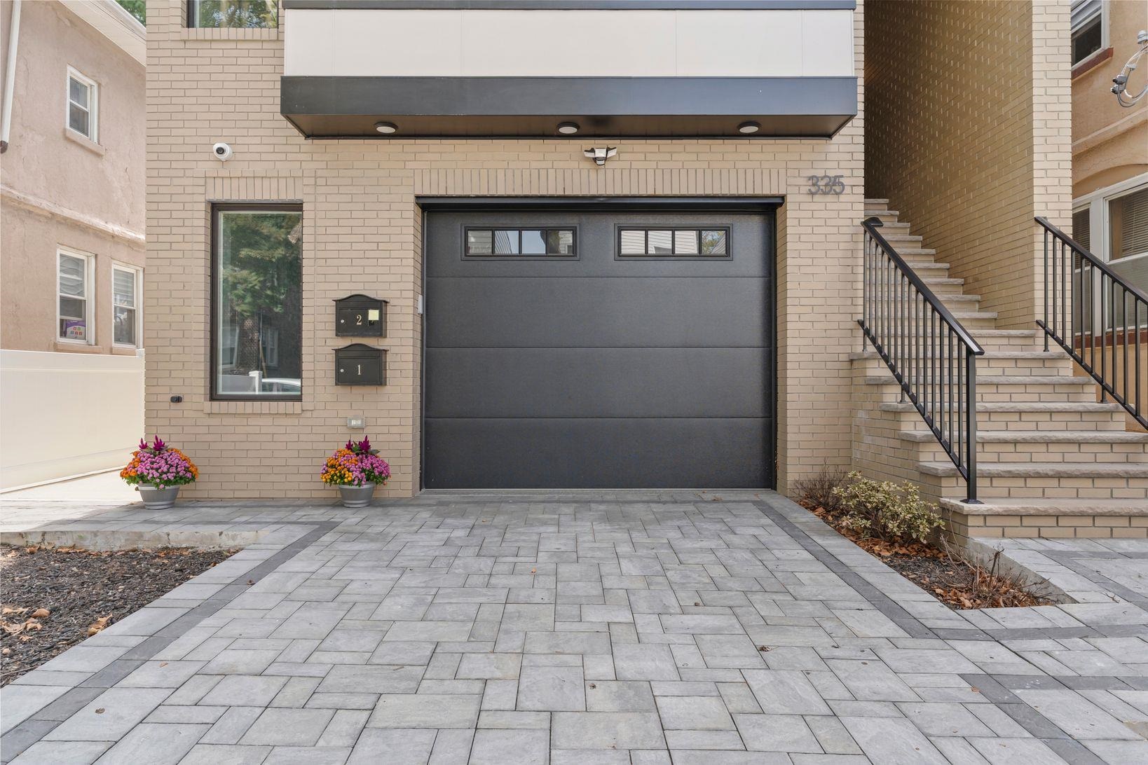 335 VIRGINIA AVE Unit: 2