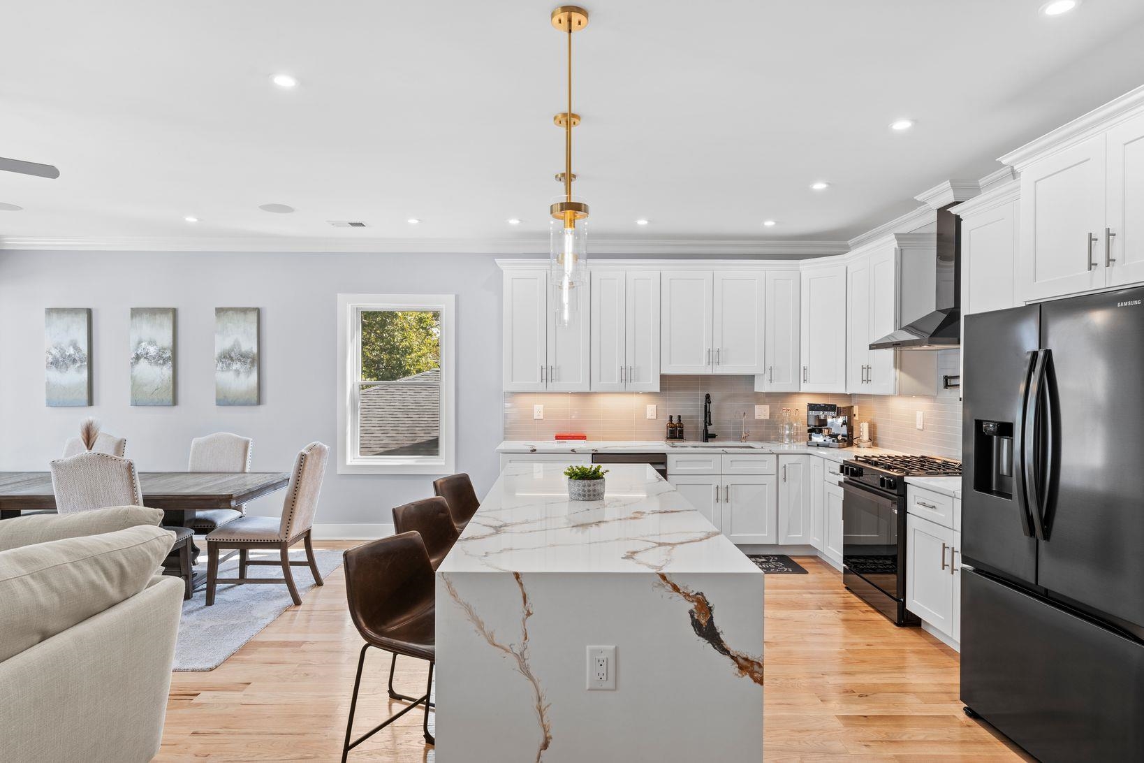 335 VIRGINIA AVE Unit: 2