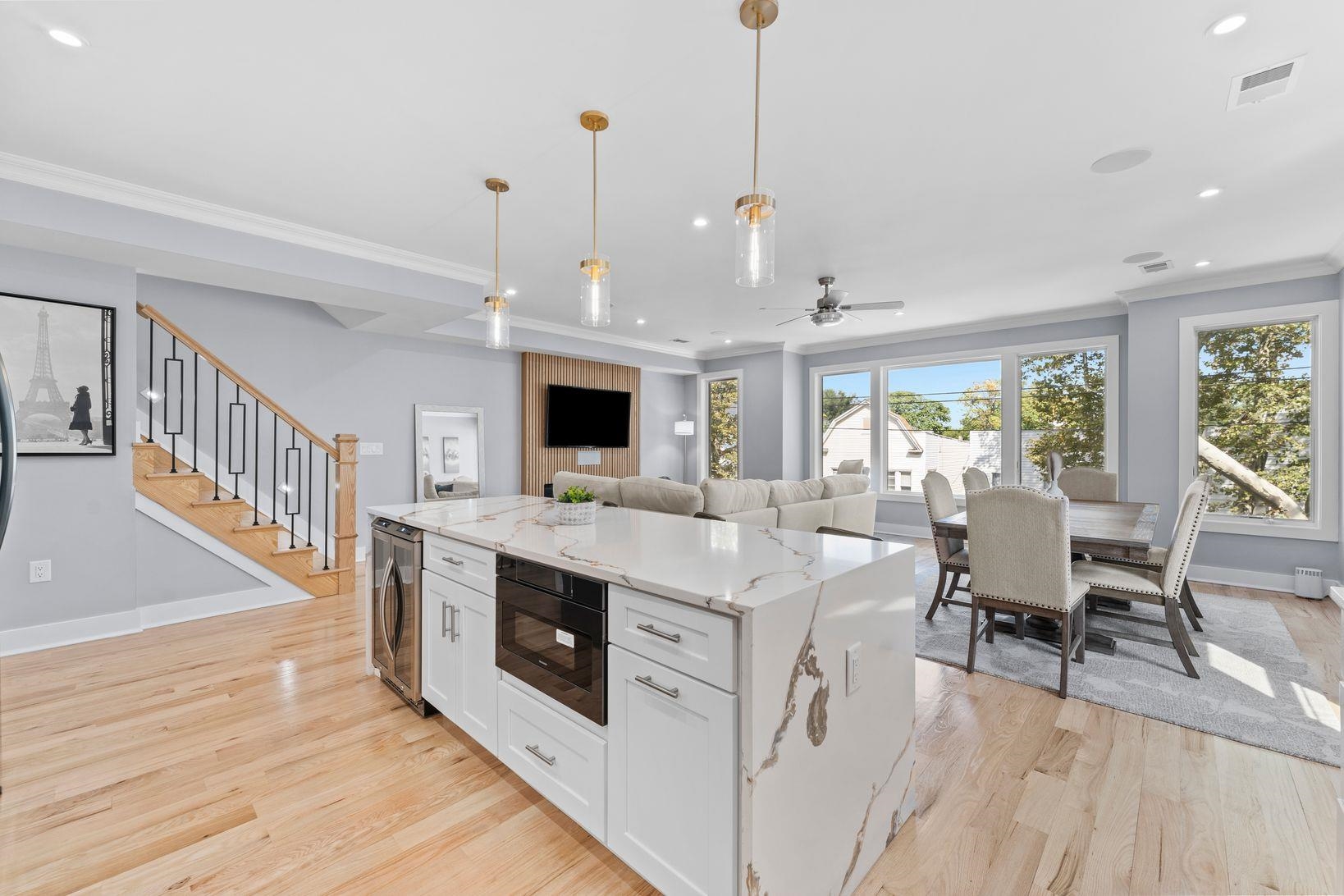 335 VIRGINIA AVE Unit: 2