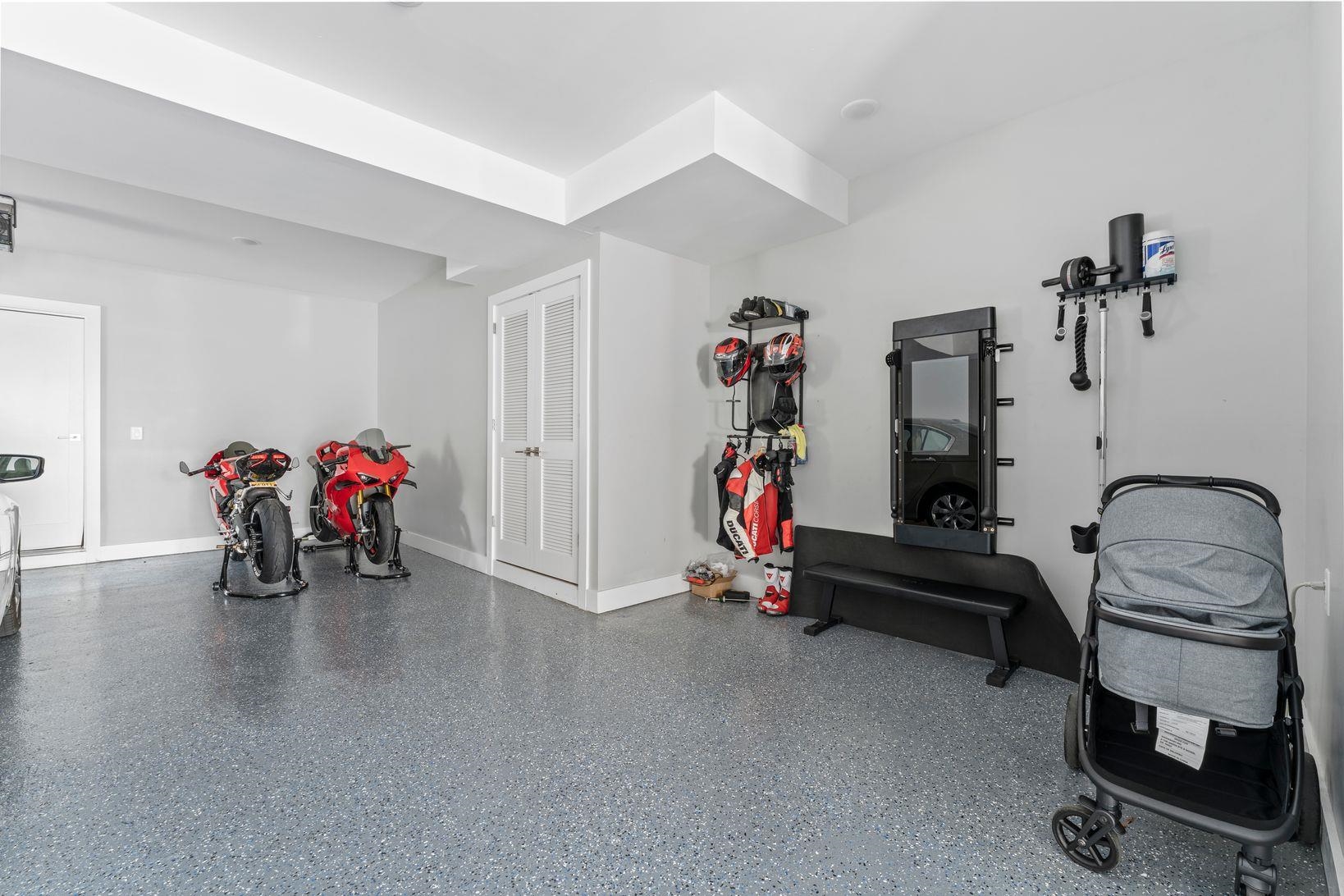 335 VIRGINIA AVE Unit: 2