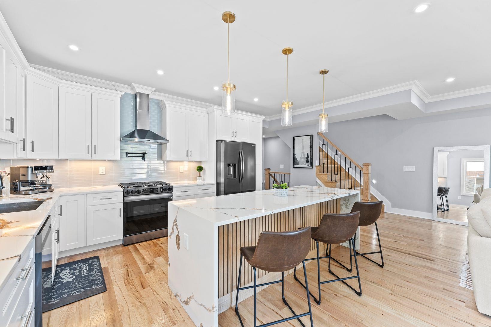 335 VIRGINIA AVE Unit: 2