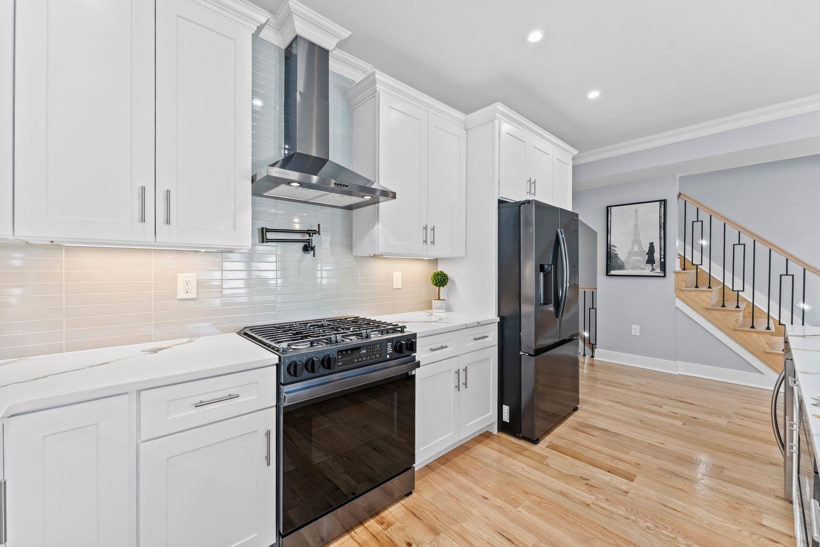 335 VIRGINIA AVE Unit: 2