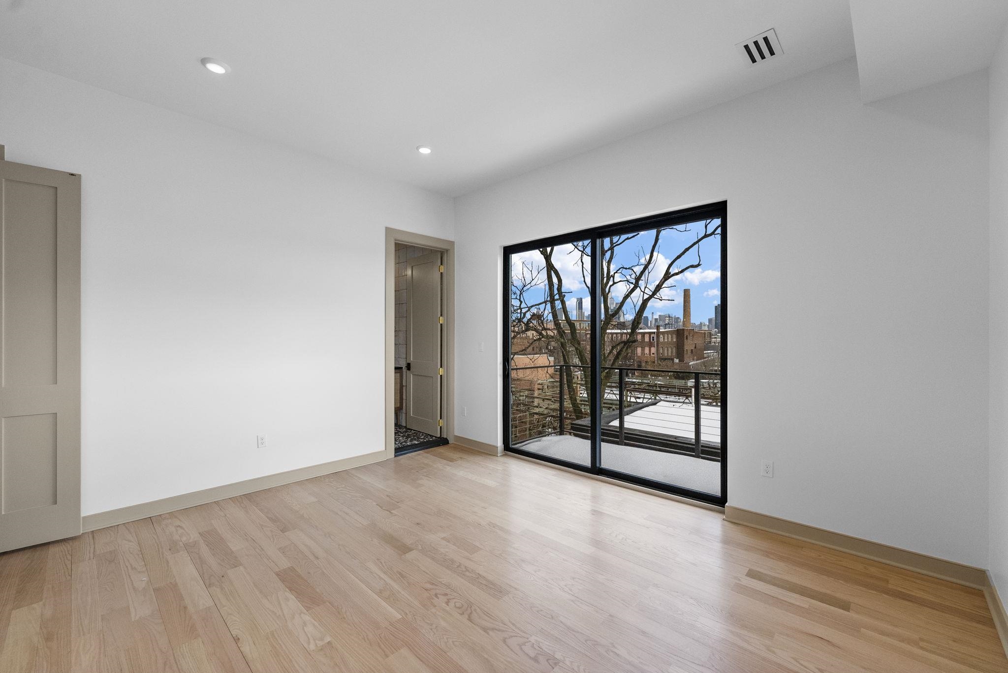 336 RANDOLPH AVE Unit: 2