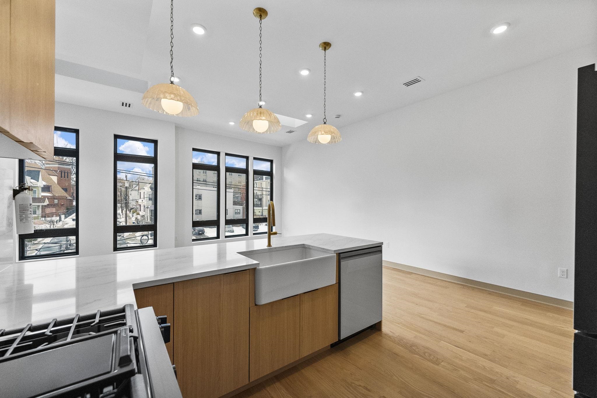 336 RANDOLPH AVE Unit: 2