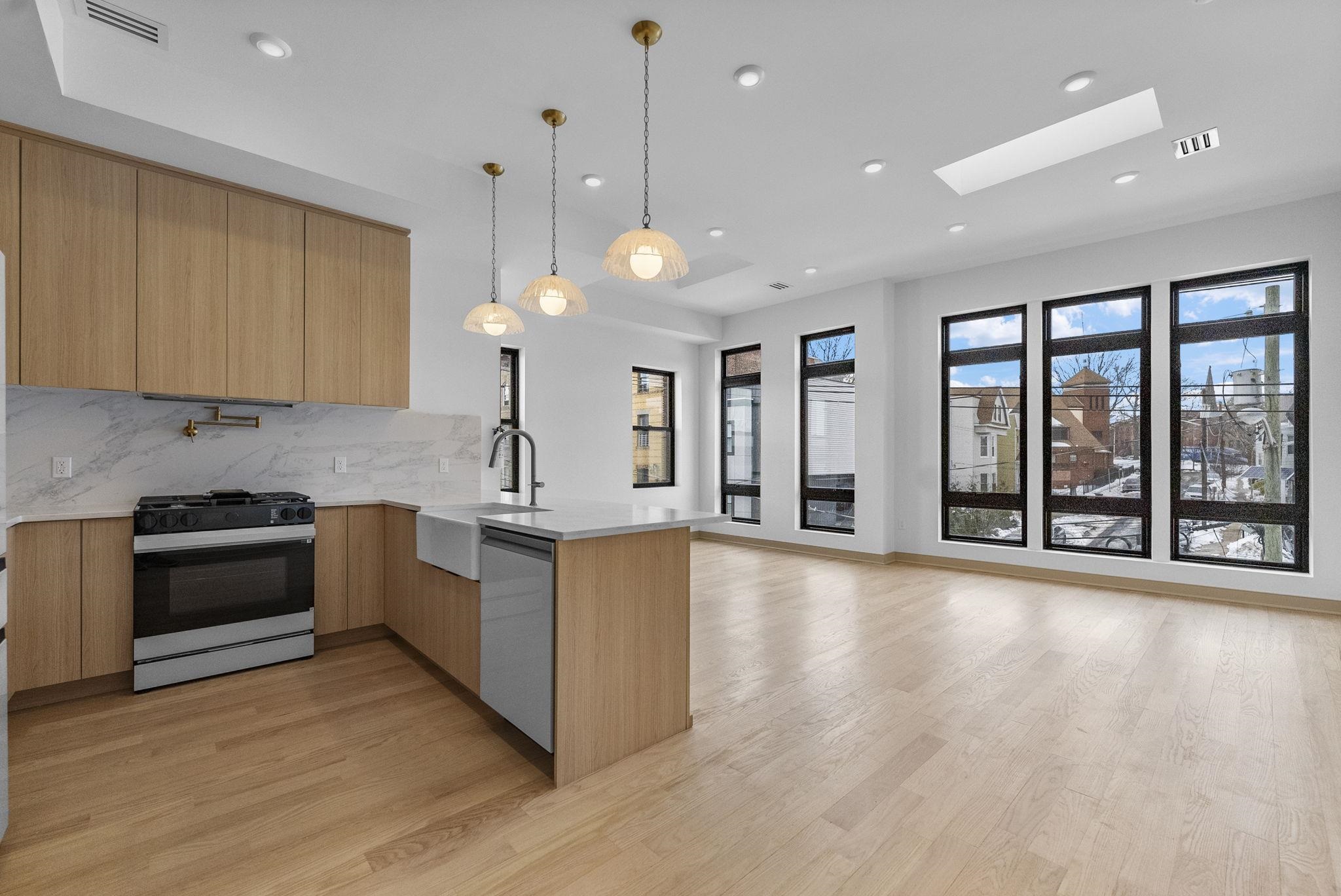 336 RANDOLPH AVE Unit: 2