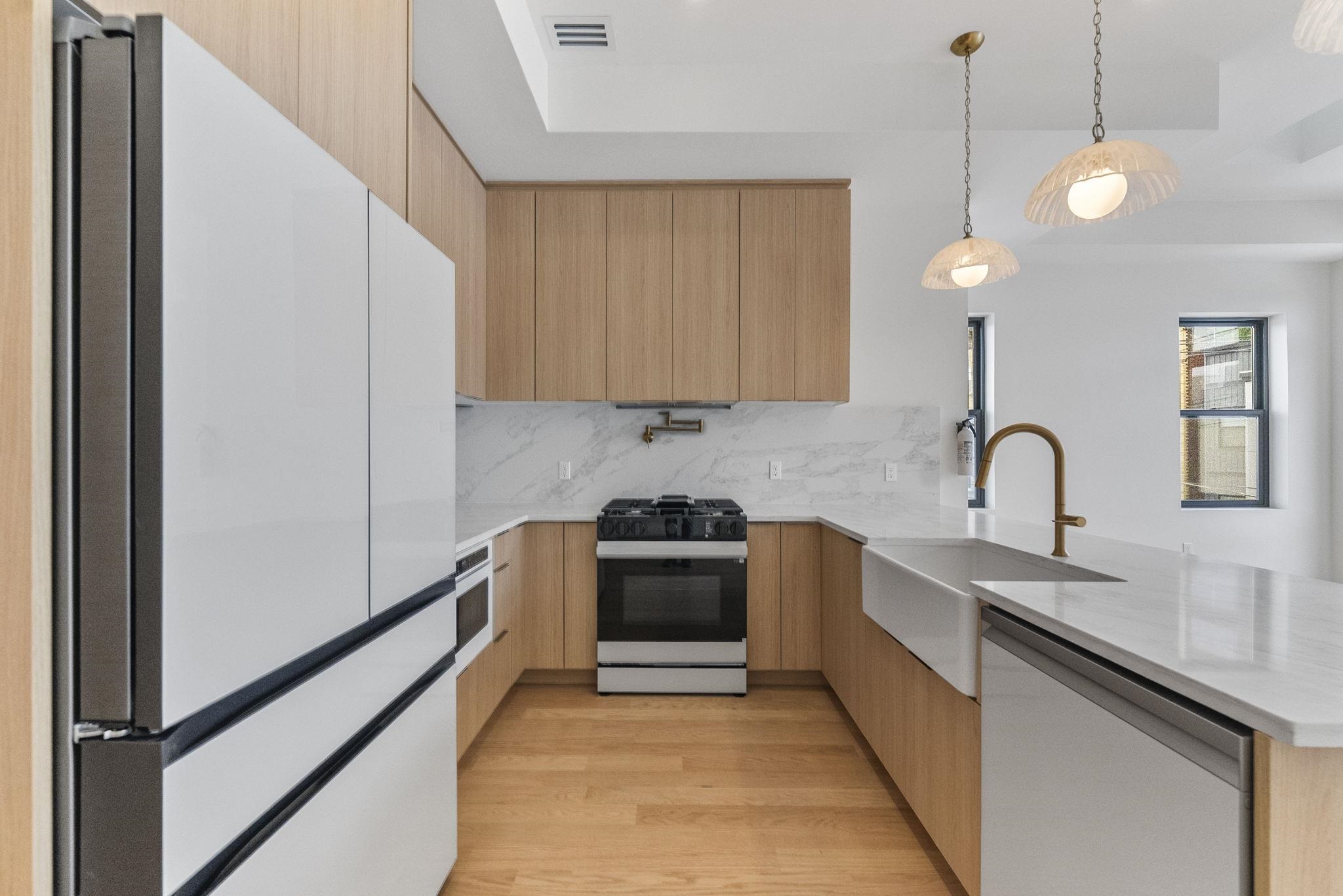 336 RANDOLPH AVE Unit: 2