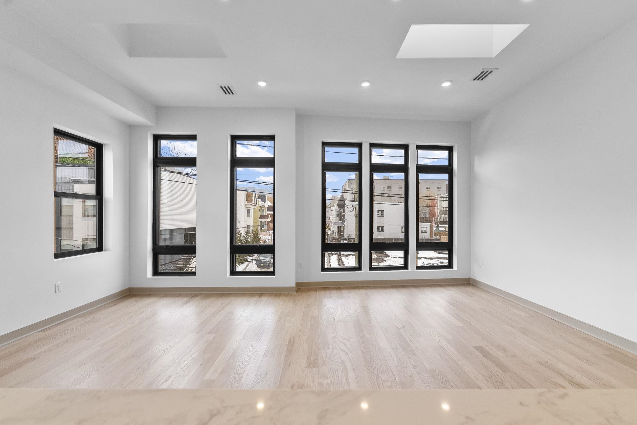 336 RANDOLPH AVE Unit: 2