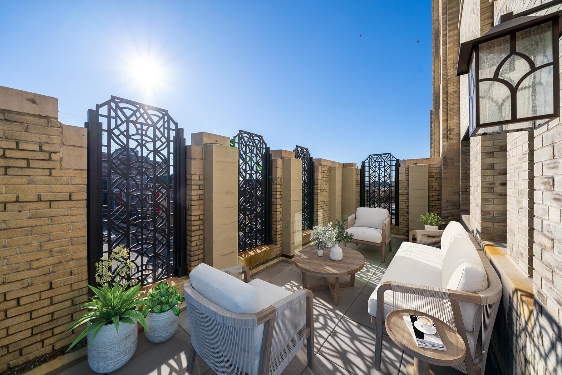 201 CORNELISON AVE Unit: 301