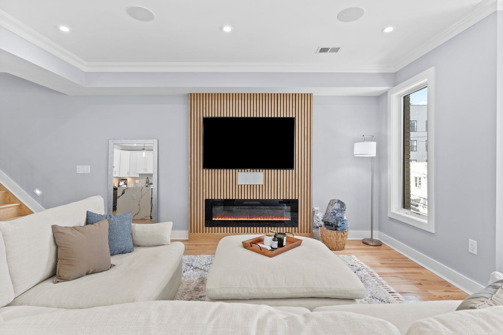 335 VIRGINIA AVE Unit: 2