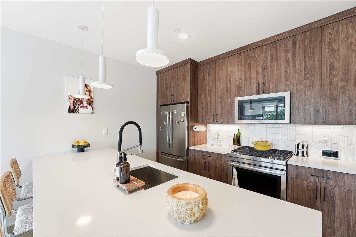 338 NEWARK AVE Unit: 204