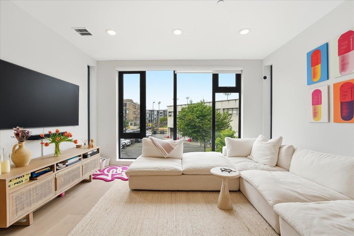 338 NEWARK AVE Unit: 204