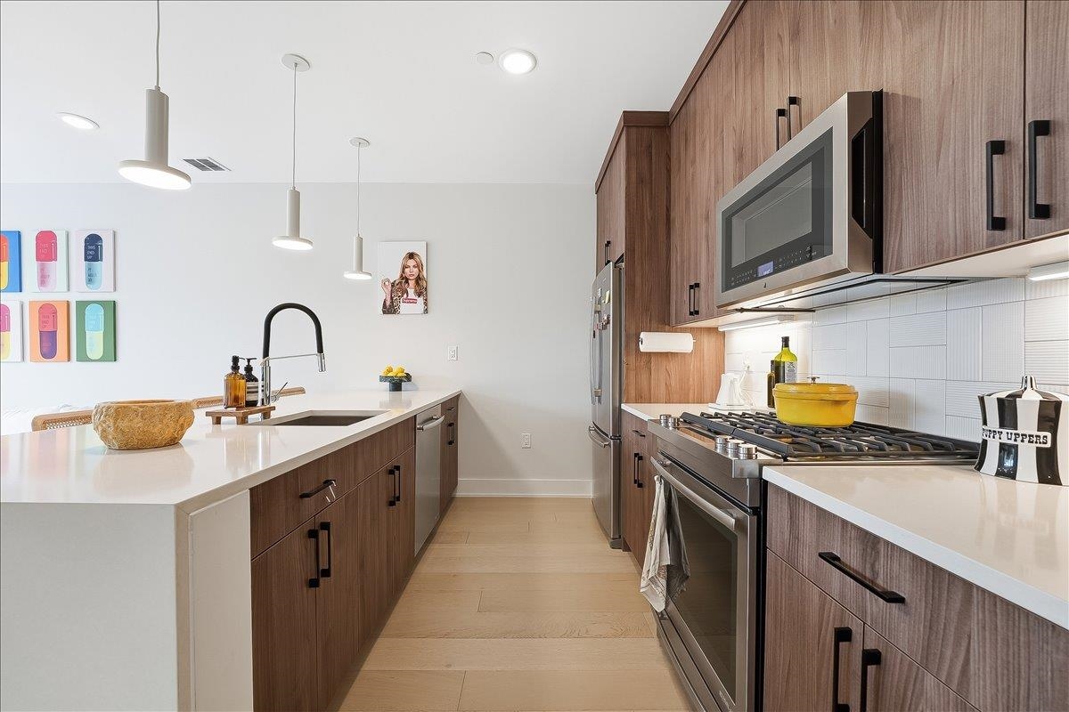 338 NEWARK AVE Unit: 204