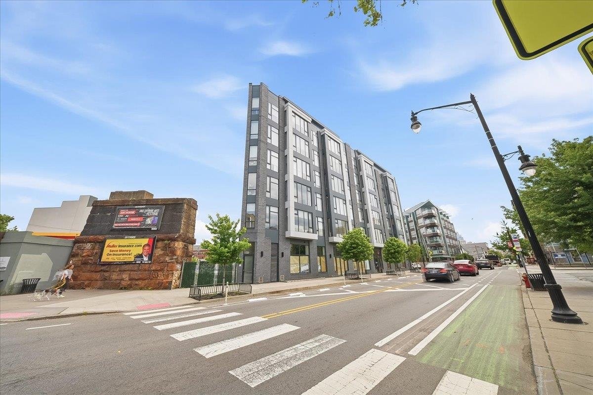 338 NEWARK AVE Unit: 204