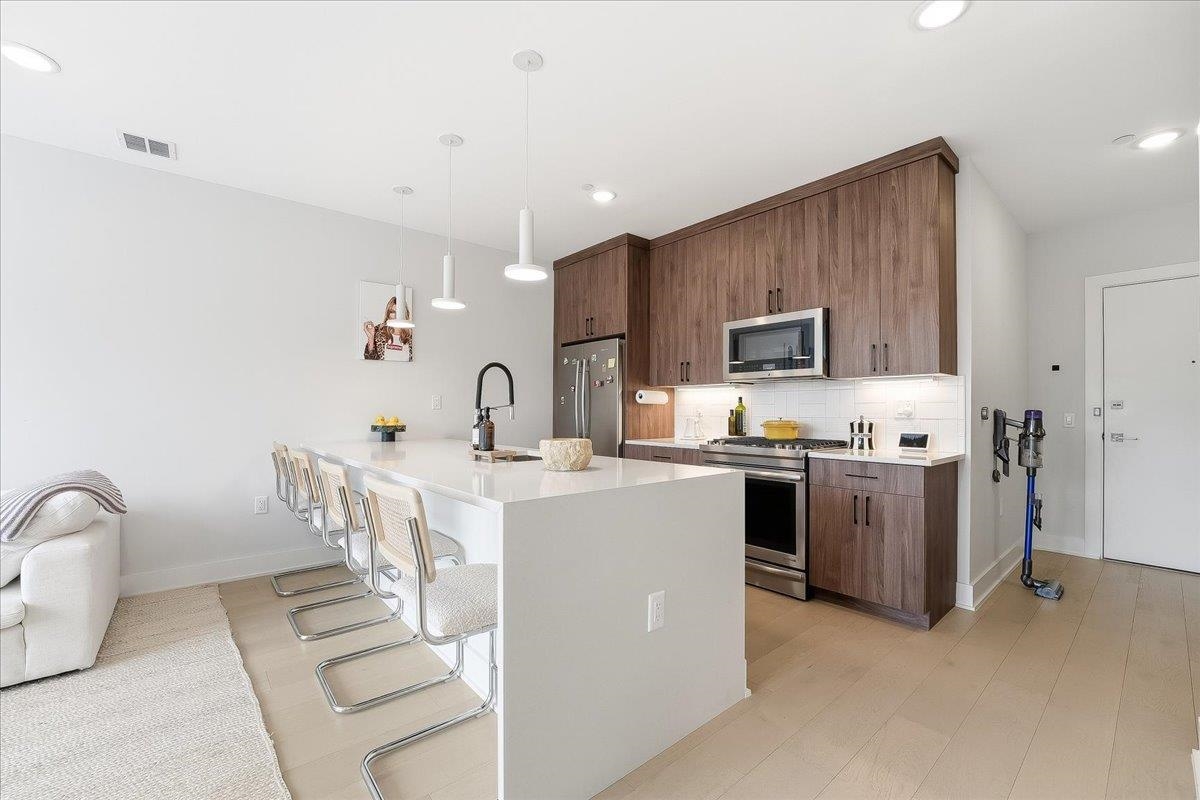 338 NEWARK AVE Unit: 204