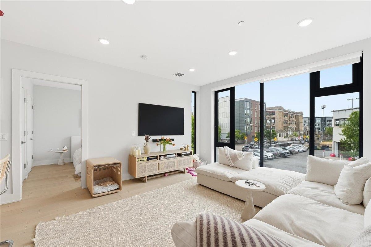 338 NEWARK AVE Unit: 204