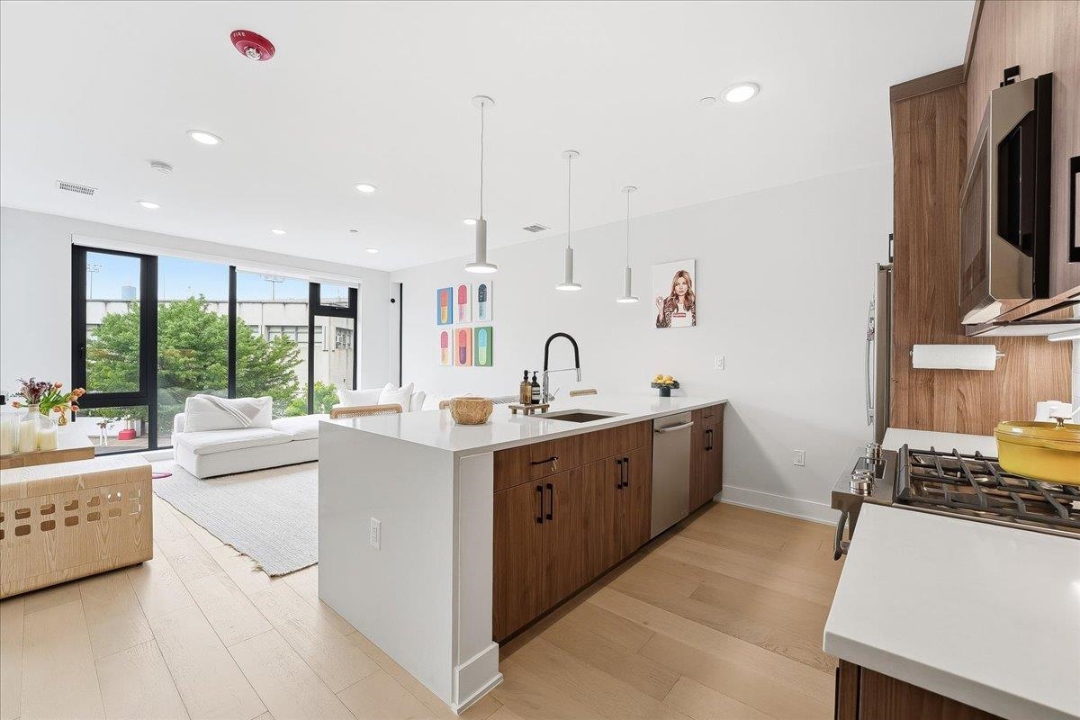 338 NEWARK AVE Unit: 204