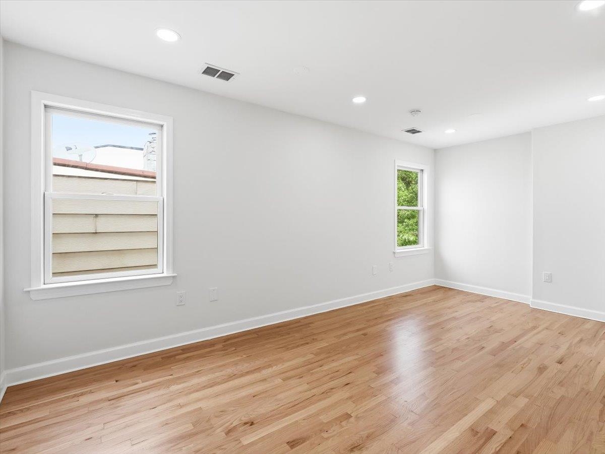 216 NUNDA AVE Unit: 2