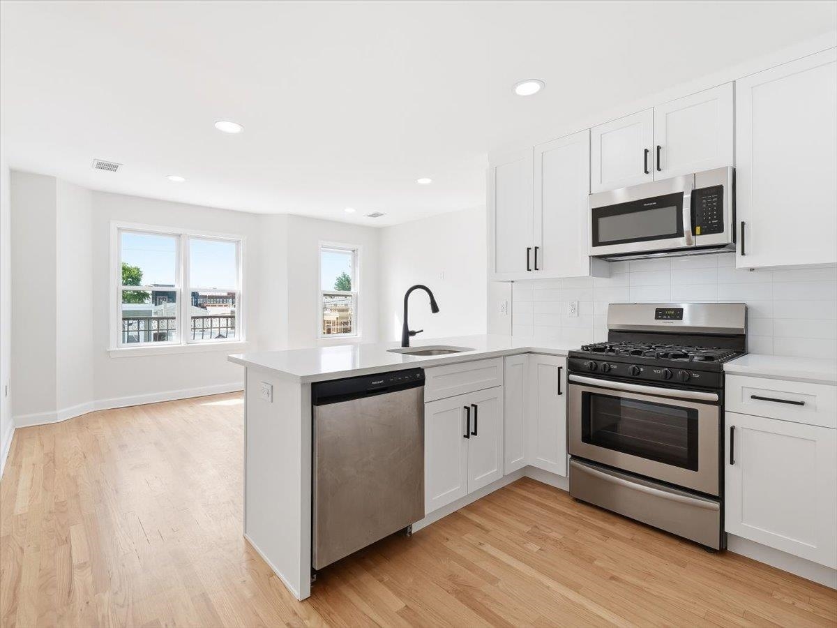 216 NUNDA AVE Unit: 2