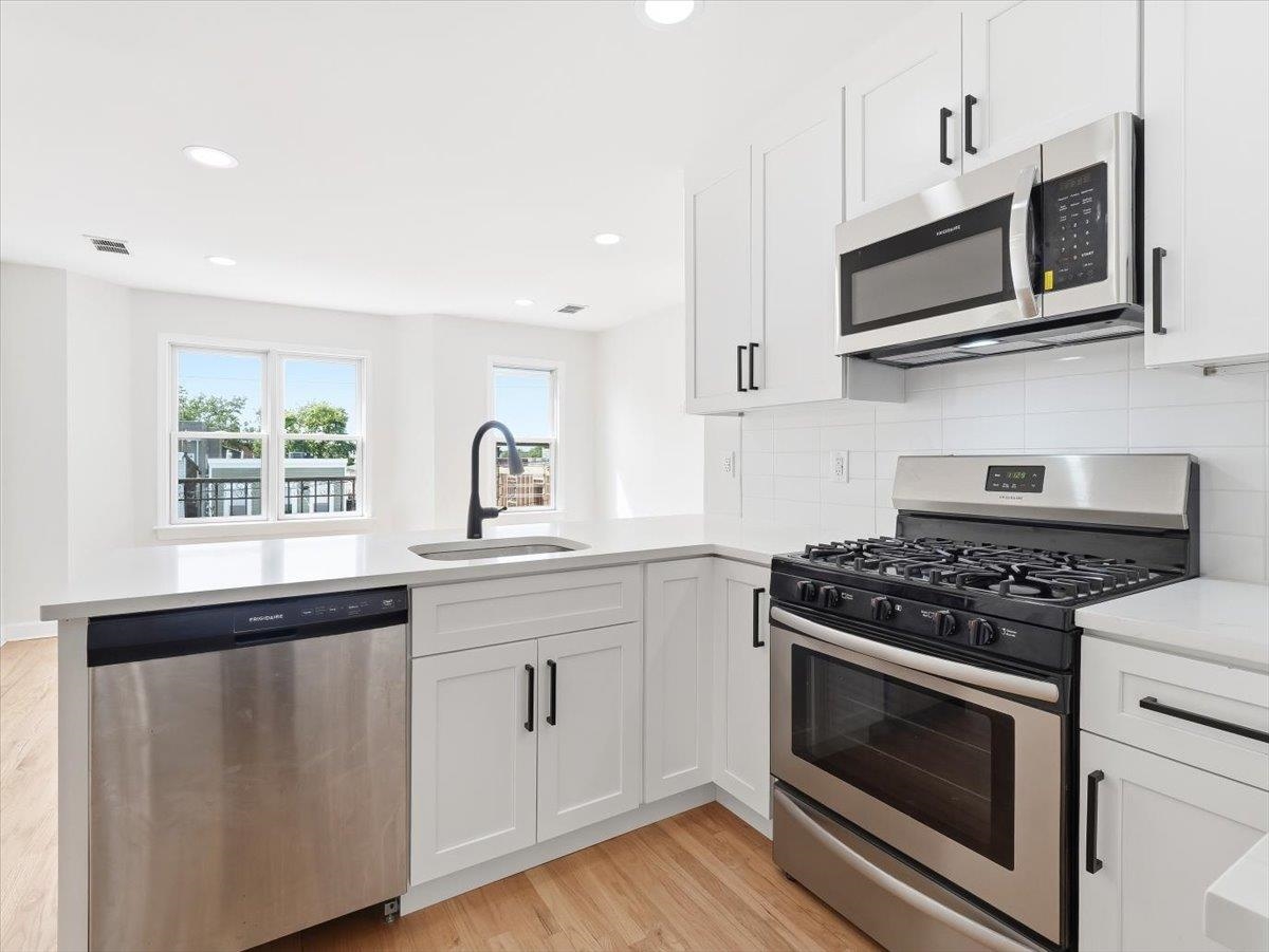 216 NUNDA AVE Unit: 2