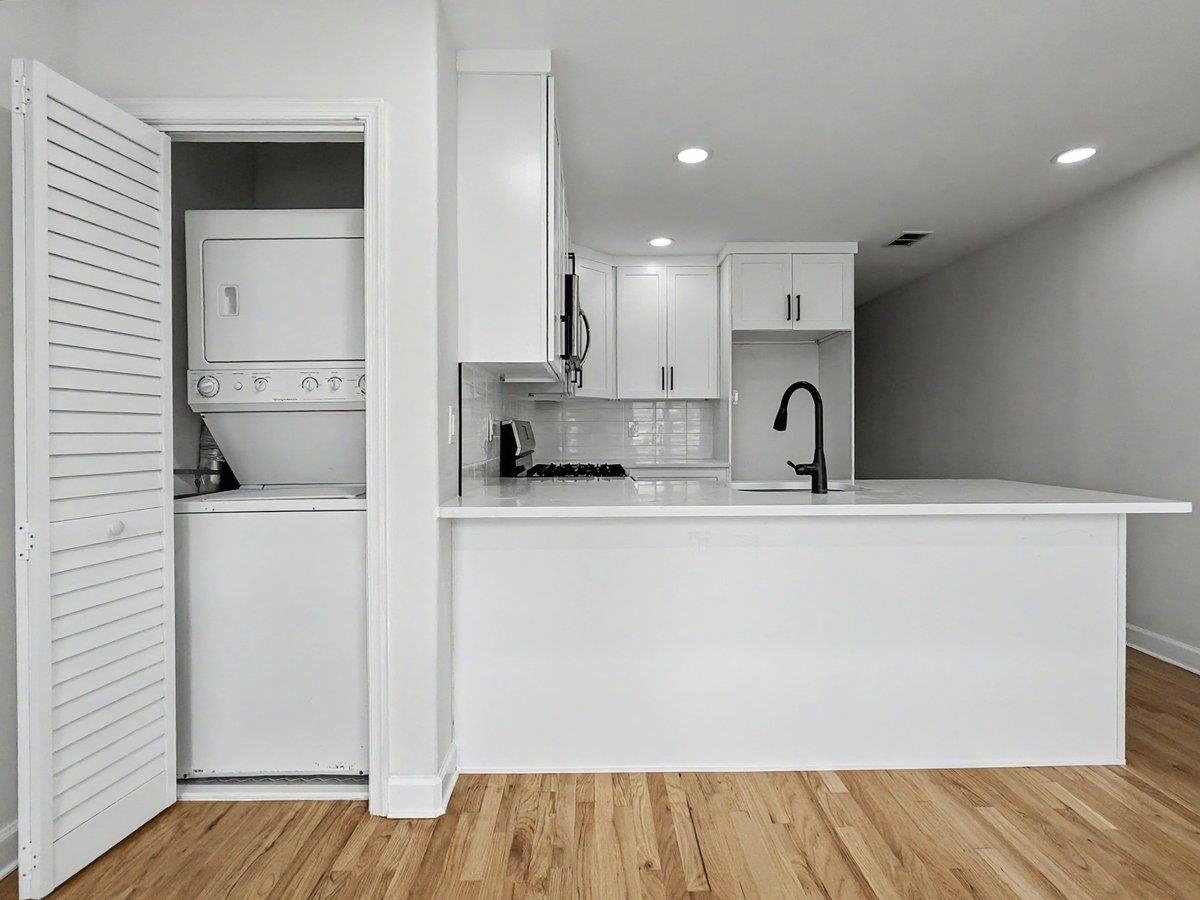 216 NUNDA AVE Unit: 2