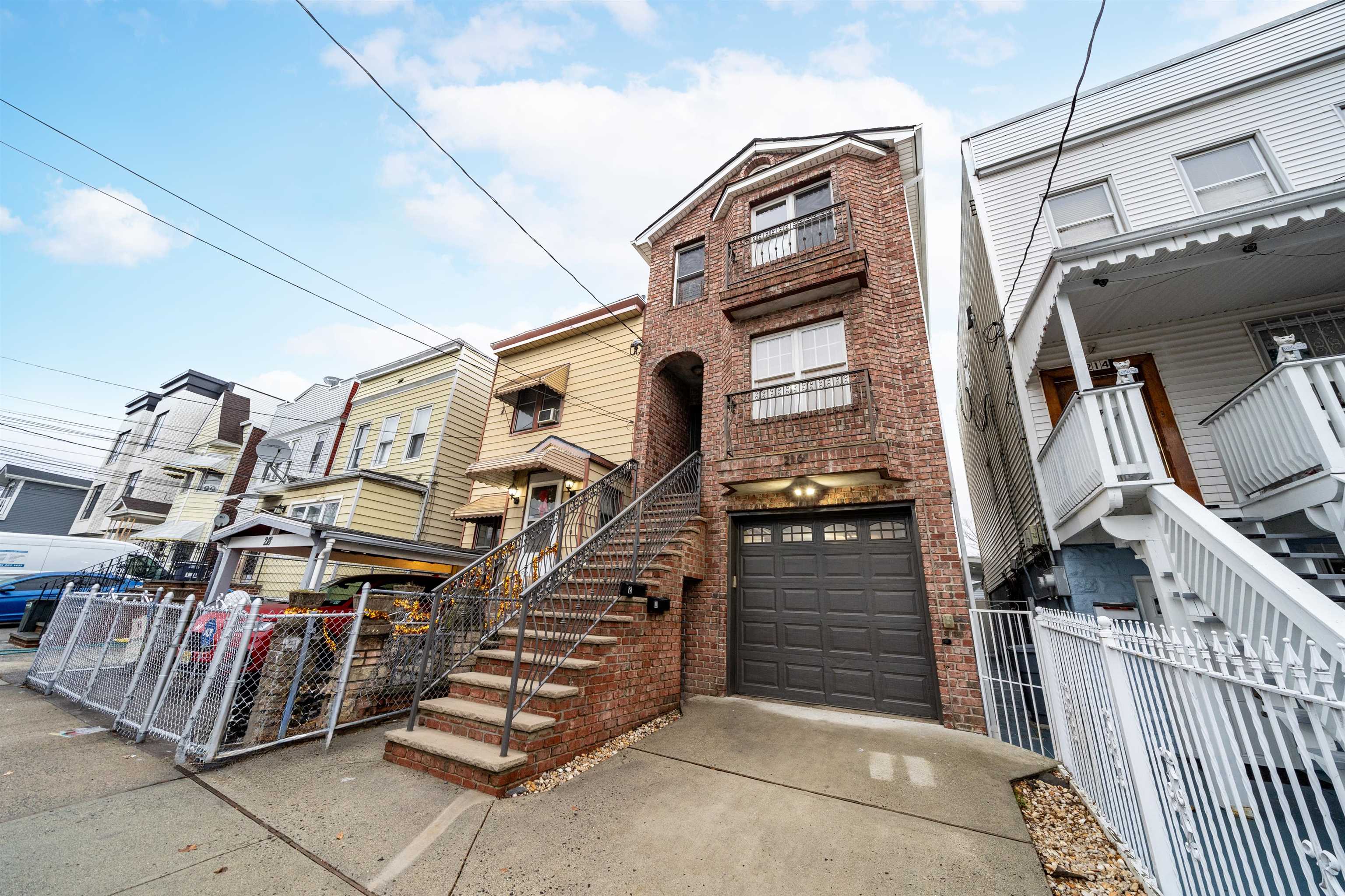 216 NUNDA AVE Unit: 2