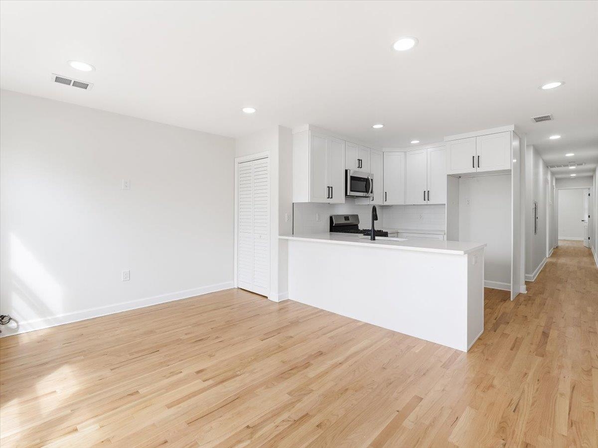 216 NUNDA AVE Unit: 2