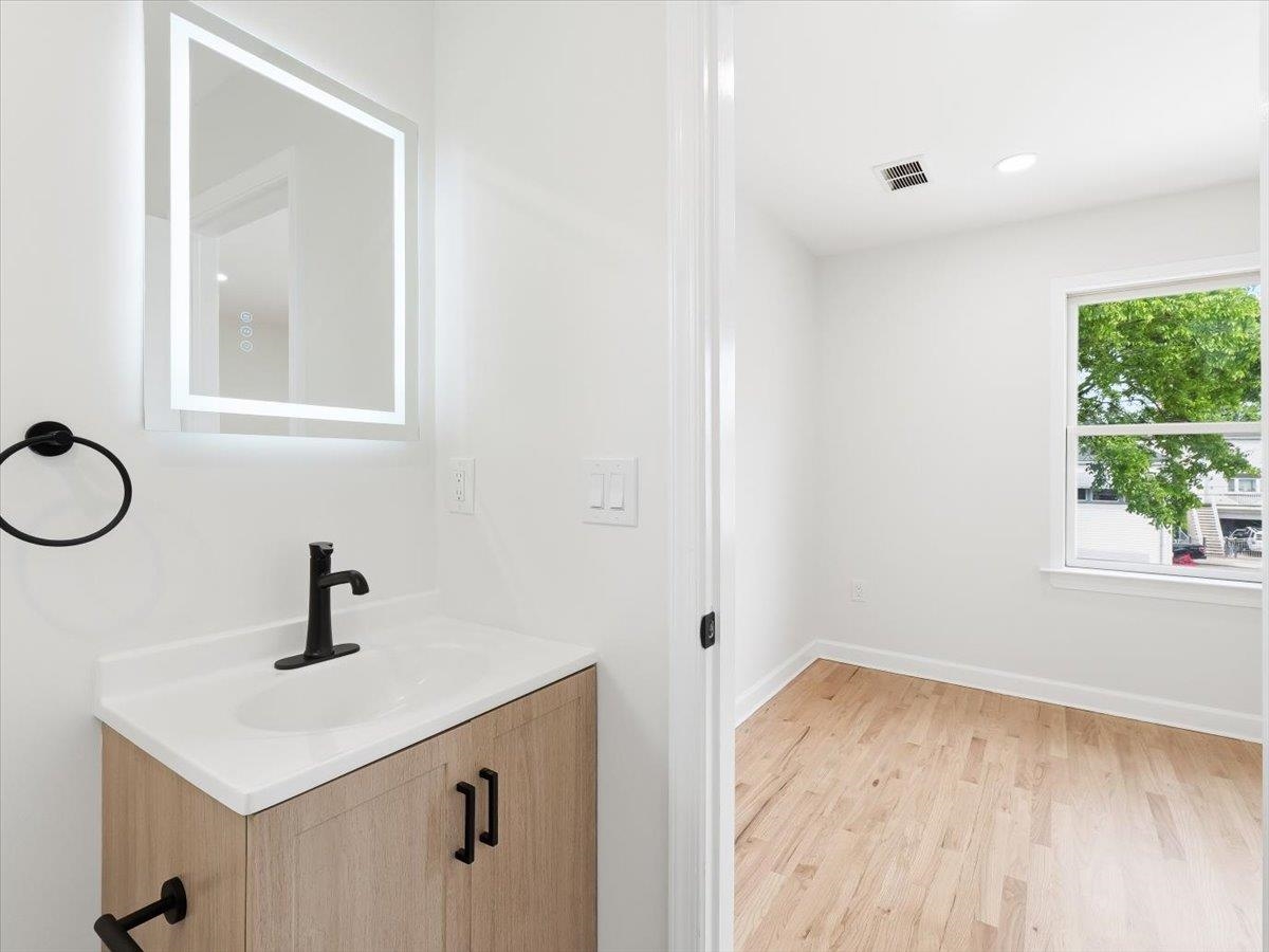 216 NUNDA AVE Unit: 2