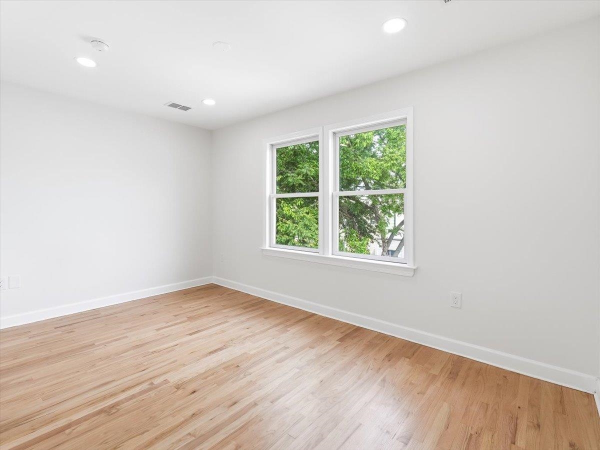 216 NUNDA AVE Unit: 2