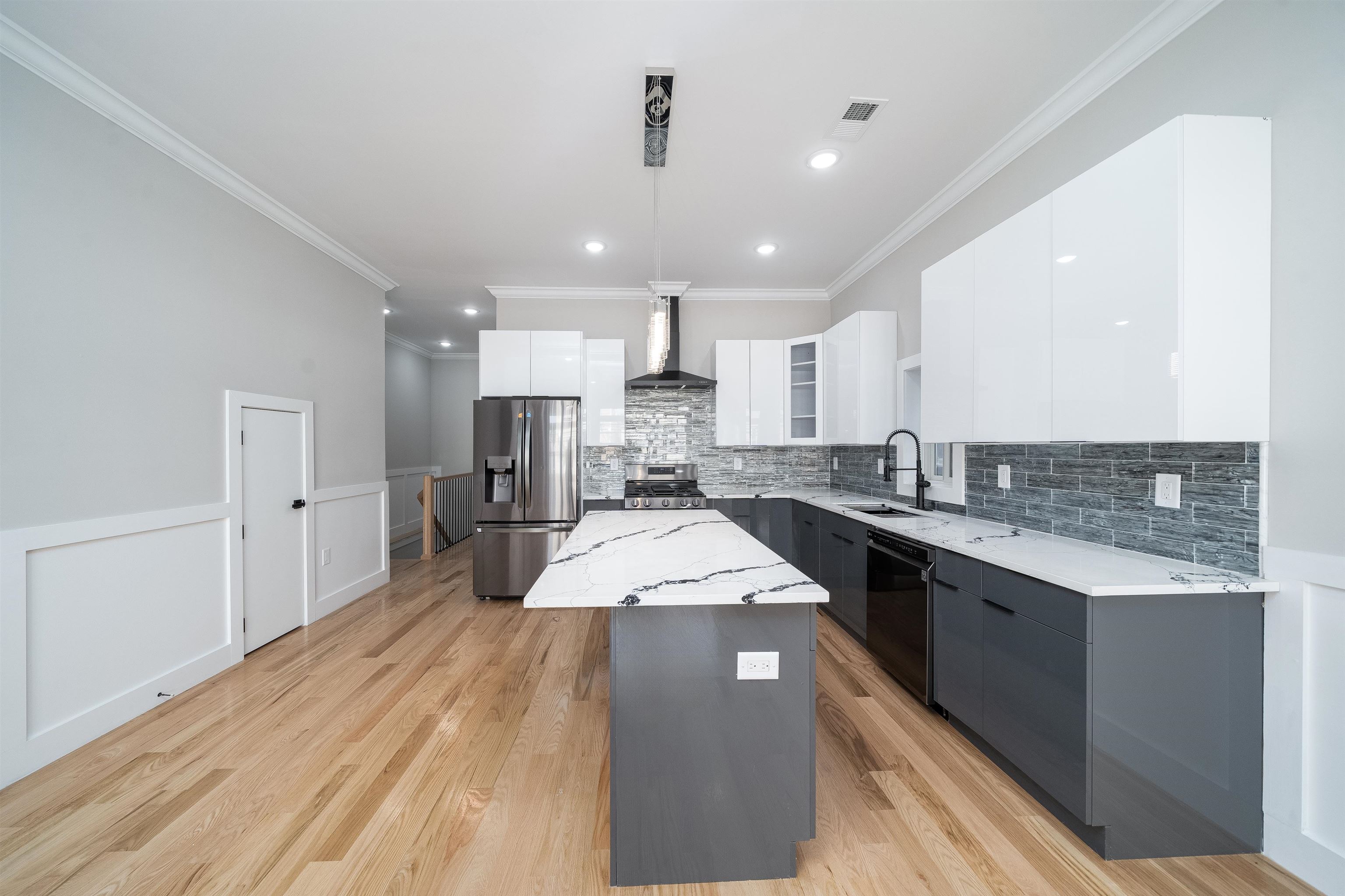 159 HOPKINS AVE Unit: 1