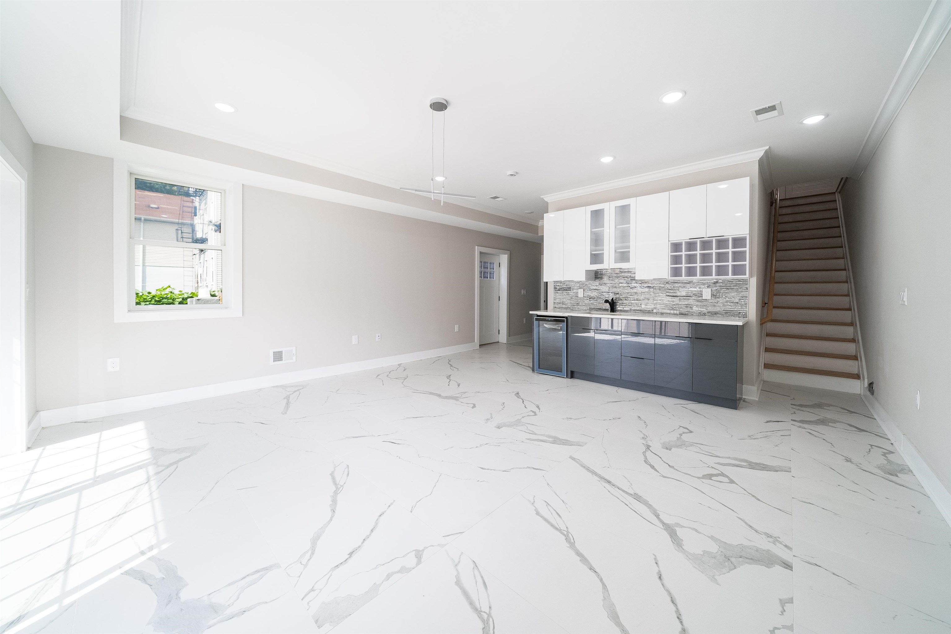 159 HOPKINS AVE Unit: 1