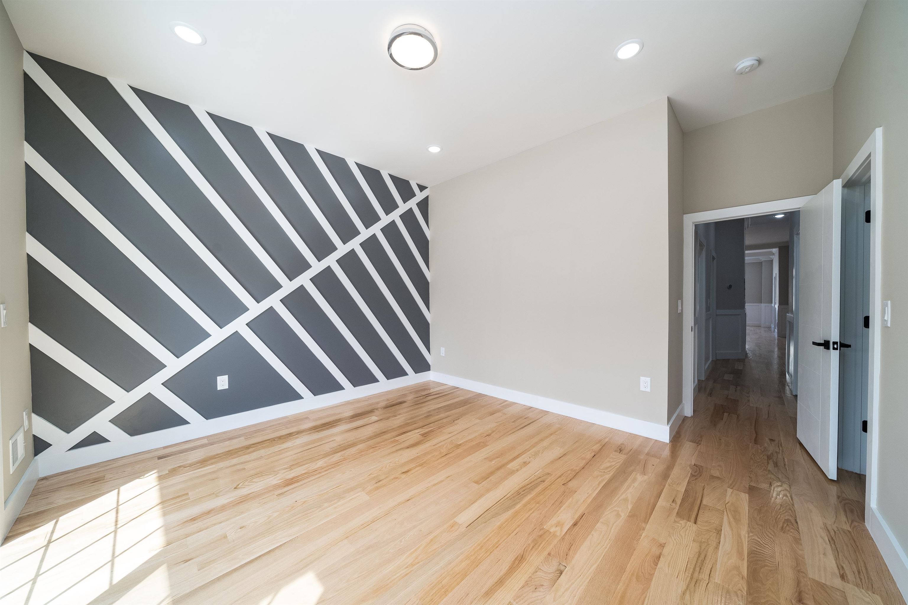 159 HOPKINS AVE Unit: 1