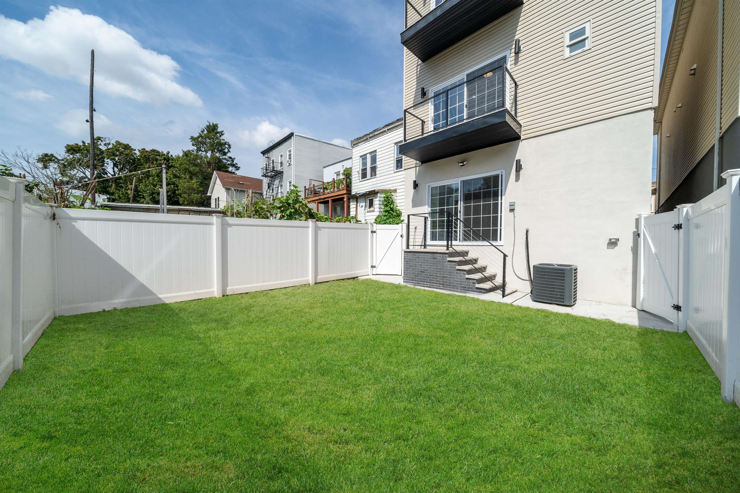 159 HOPKINS AVE Unit: 1